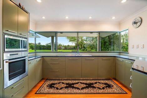 Photo of property in 88 Boord Crescent, Kumeu, 0891