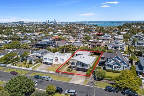 Photo of property in 21 Merani Street, Narrow Neck, Auckland, 0622