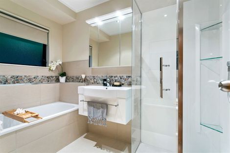 Photo of property in 3/6 Honeysuckle Lane, Mairangi Bay, Auckland, 0630