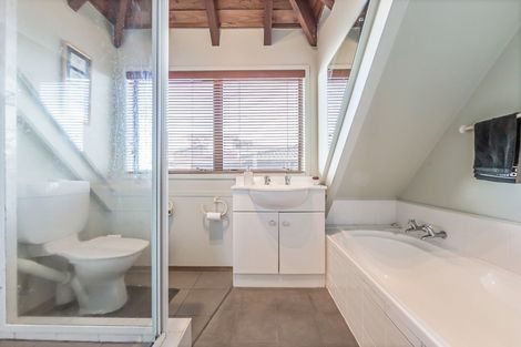 Photo of property in 4 Durness Place, Red Beach, 0932