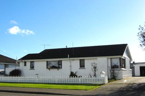 Photo of property in 28 Renfrew Street, Waikiwi, Invercargill, 9810