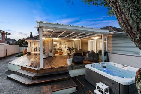 Photo of property in 25 Portadown Avenue, Pakuranga Heights, Auckland, 2010