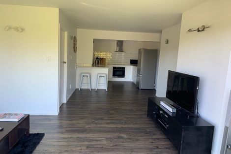 Photo of property in 111 Pupuke Road, Northcote, Auckland, 0627