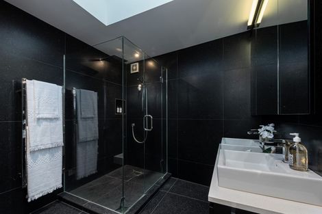 Photo of property in 25 Seaview Road, Castor Bay, Auckland, 0620