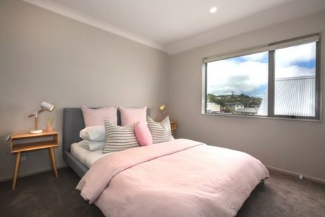 Photo of property in 18 Brindle Way, Newlands, Wellington, 6037