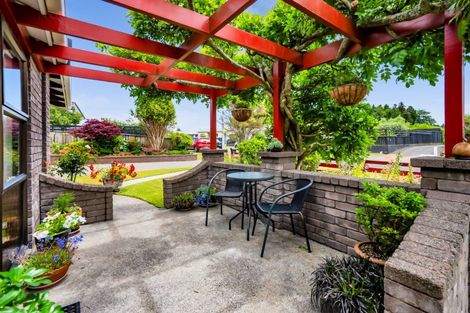 Photo of property in 21 Kowhai Street, Inglewood, 4330