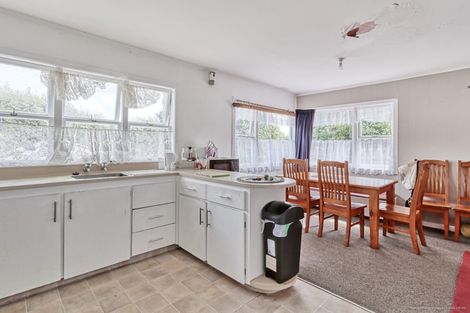 Photo of property in 22 Kingdale Road, Henderson, Auckland, 0610