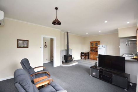 Photo of property in 57 Kilmarnock Street, Wallacetown, 9816