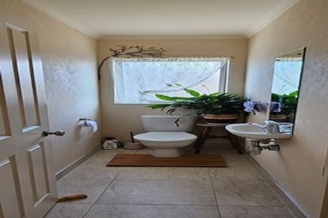 Photo of property in 4 Oswald Close, Flat Bush, Auckland, 2016