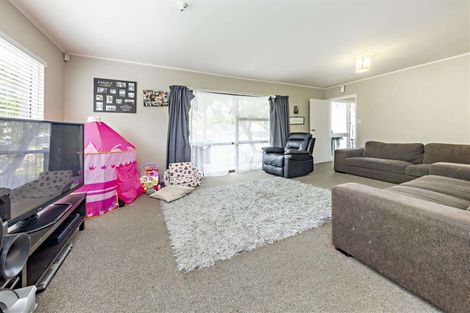 Photo of property in 11 Slim Place, Clendon Park, Auckland, 2103