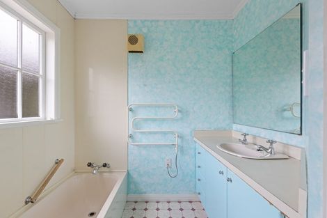 Photo of property in 2/292 Glenfield Road, Glenfield, Auckland, 0629