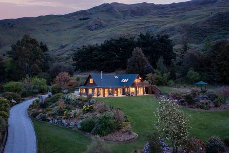 Photo of property in 56 Oak Lane, Wanaka, 9305
