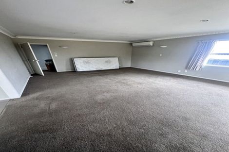 Photo of property in 38 Highland Park Drive, Highland Park, Auckland, 2010