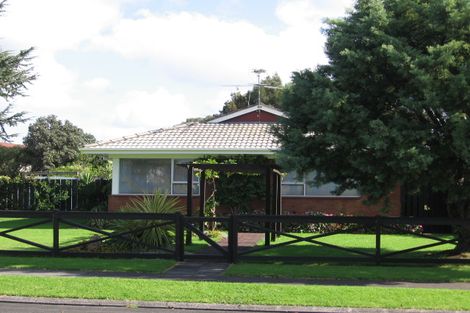 Photo of property in 8b Vivian Wilson Drive, Eastern Beach, Auckland, 2012