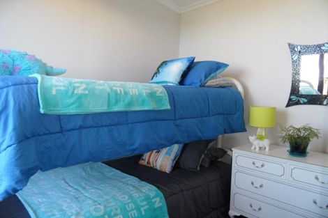 Photo of property in 10 Miro Street, Kaka Point, 9271