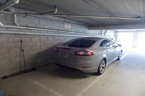 Photo of property in Endeavour Apartments, 23/125 Thorndon Quay, Pipitea, Wellington, 6011