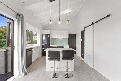 Photo of property in 9 Pohutukawa Avenue, Red Beach, 0932