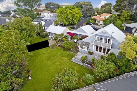 Photo of property in 11 Albany Highway, Unsworth Heights, Auckland, 0632