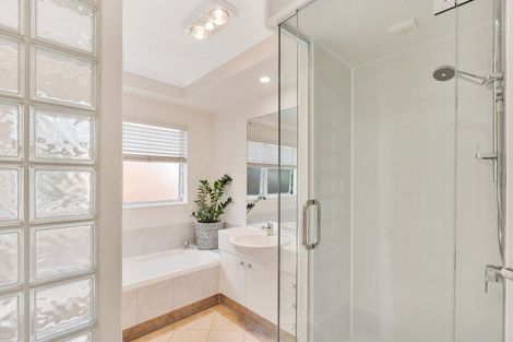 Photo of property in 11 Corta Bella Place, Golflands, Auckland, 2013