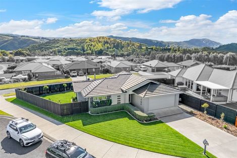 Photo of property in 77 Sunstone Crescent, Timberlea, Upper Hutt, 5018