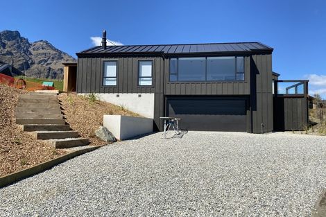 Photo of property in 2 Chimney Lane, Jacks Point, Queenstown, 9371