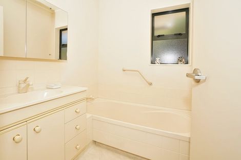 Photo of property in 69 Grosvenor Gardens, Flagstaff, Hamilton, 3210