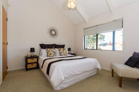 Photo of property in 81 Astley Avenue, New Lynn, Auckland, 0600