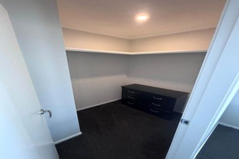 Photo of property in 5 Rewarewa Way, Timberlea, Upper Hutt, 5018