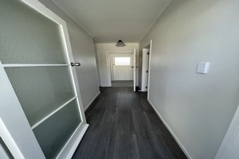 Photo of property in 2 Maybelle Place, Kelston, Auckland, 0602