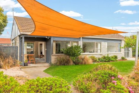 Photo of property in 14 Howe Street, New Brighton, Christchurch, 8083