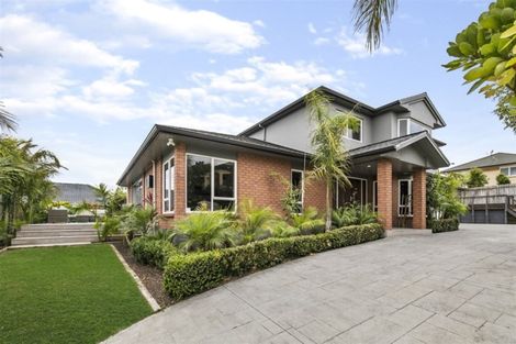 Photo of property in 6 Canonbie Place, East Tamaki Heights, Auckland, 2016