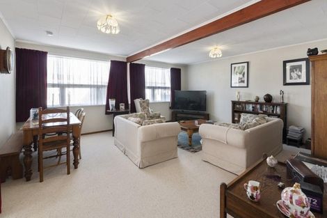 Photo of property in 2 Ely Place, Levin, 5510