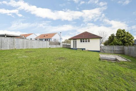 Photo of property in 22 Eastview Road, Glen Innes, Auckland, 1072