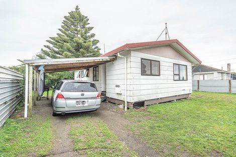 Photo of property in 35 Carson Street, Castlecliff, Whanganui, 4501