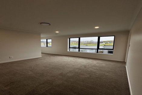 Photo of property in 17 Makenu Crescent, Wainui, 0992