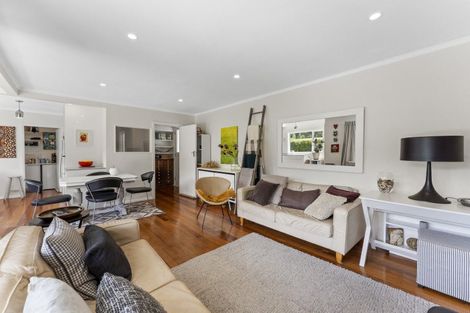 Photo of property in 33 Jocelyn Crescent, Pinehaven, Upper Hutt, 5019