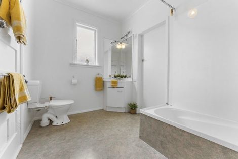 Photo of property in 13 Mckenzie Street, Levin, 5510