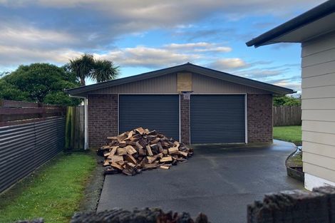 Photo of property in 15 Palliser Place, Milson, Palmerston North, 4414