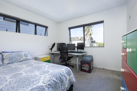 Photo of property in 18c Edgware Road, West Harbour, Auckland, 0618