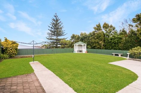 Photo of property in 16d Burns Street, Westown, New Plymouth, 4310