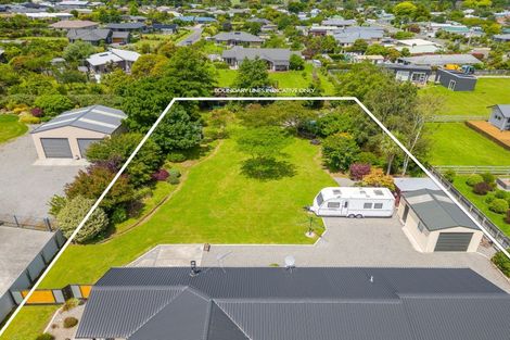 Photo of property in 2 Daffodil Grove, Carterton, 5713