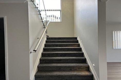 Photo of property in 28 Ballyalton Crescent, Flat Bush, 2019