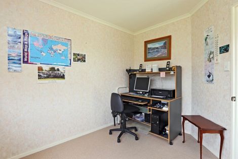 Photo of property in 8 Addington Place, Taradale, Napier, 4112