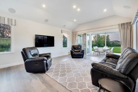 Photo of property in 11 Oak Valley Road, Dairy Flat, Albany, 0792