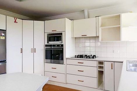 Photo of property in 17 Macnay Way, Murrays Bay, Auckland, 0630