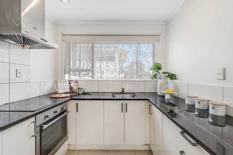 Photo of property in 2/38 Ballater Place, Highland Park, Auckland, 2010