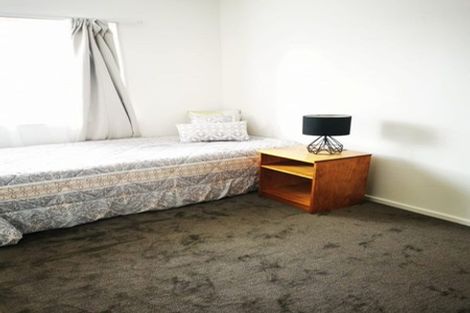 Photo of property in 2a Rustic Avenue, Mount Roskill, Auckland, 1041
