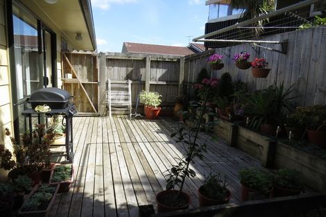 Photo of property in 147 Aviemore Drive, Highland Park, Auckland, 2010