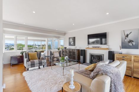 Photo of property in 37 Mellons Bay Road, Mellons Bay, Auckland, 2014