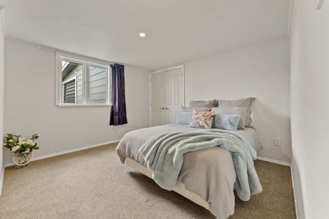 Photo of property in 1 Oriel Place, Levin, 5510
